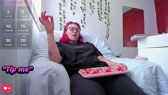 bonnie moon  online show from September 16, 9:27 pm