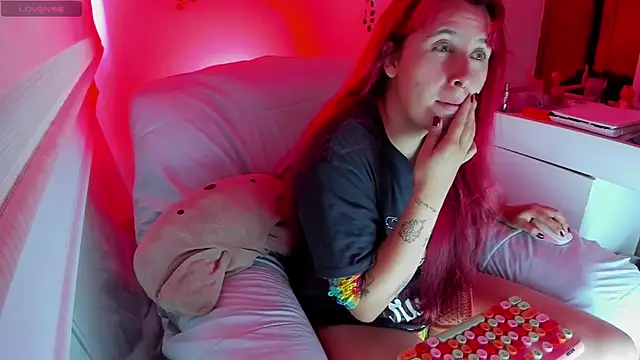 bonnie moon  online show from September 24, 5:49 pm