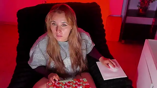 bonnie moon  online show from November 19, 8:31 pm