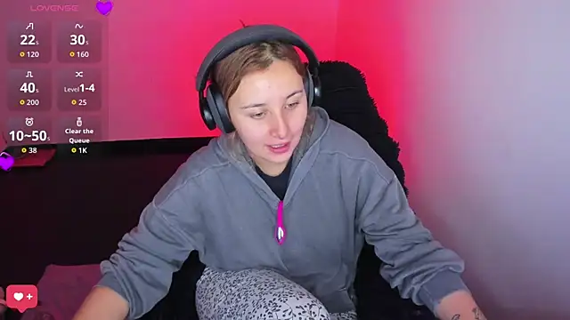 bonnie moon  online show from March 28, 8:25 am