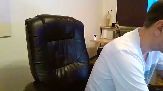 Snapshot of Minm666 chatting on December 11, 10:27 pm Minm666 online show from December 11, 10:27 pm