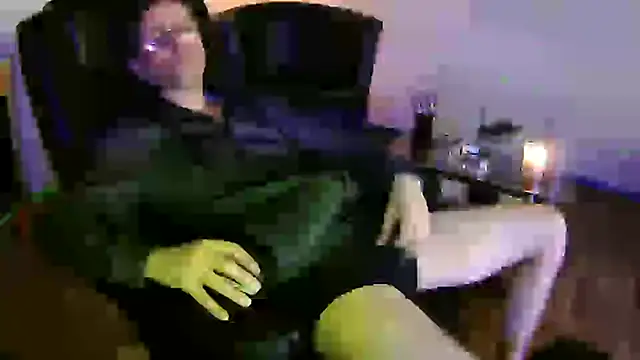 Snapshot of Minm666 chatting on March 8, 9:08 pm Minm666 online show from March 8, 9:08 pm