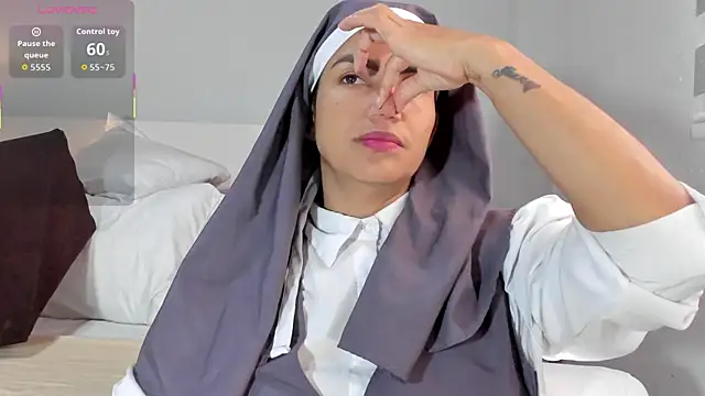 ClaraMariaMon online show from February 5, 2:22 pm