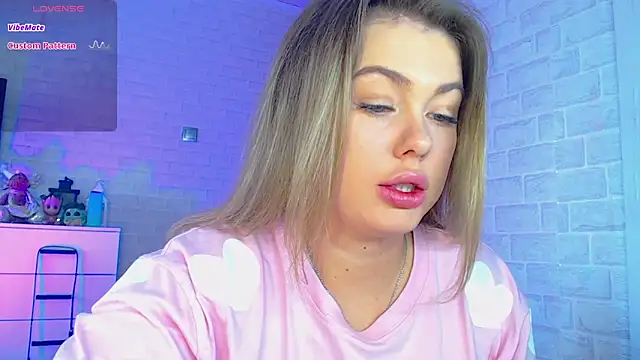 SuchCute online show from February 26, 2:37 am