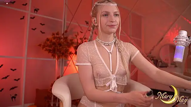 marylunamay online show from November 30, 4:05 am