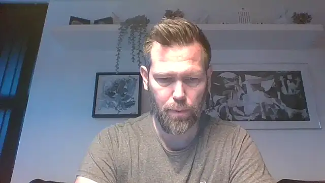 Snapshot of Gotta1 chatting on February 14, 6:54 am Gotta1 online show from February 14, 6:54 am