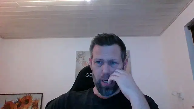 Snapshot of Gotta1 chatting on February 22, 8:40 pm Gotta1 online show from February 22, 8:40 pm