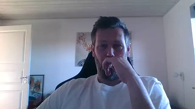 Snapshot of Gotta1 chatting on March 4, 2:45 pm Gotta1 online show from March 4, 2:45 pm