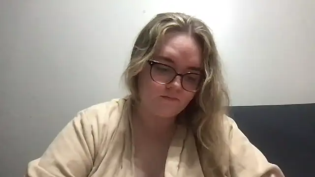 honeyyy24 online show from March 17, 10:35 pm