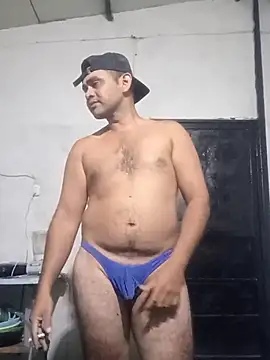 Snapshot of travieso2893 chatting on June 14, 3:52 am travieso2893 online show from June 14, 3:52 am