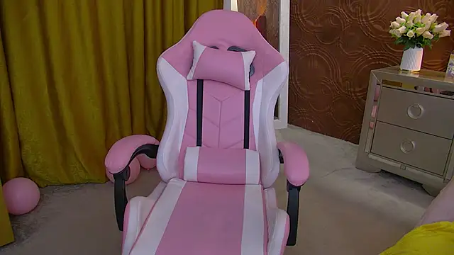 IrisMonn online show from December 11, 9:19 am