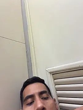 Snapshot of EnriquePersian197 chatting on May 16, 6:10 am EnriquePersian197 online show from May 16, 6:10 am