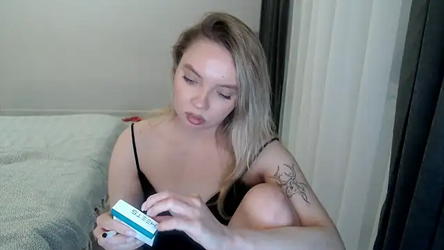 Snapshot of PolinaXXXJones chatting on February 11, 6:44 pm PolinaXXXJones online show from February 11, 6:44 pm