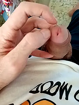 Snapshot of AndreiDts92 chatting on February 12, 1:50 pm AndreiDts92 online show from February 12, 1:50 pm