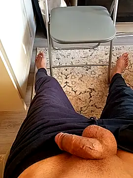 Snapshot of AndreiDts92 chatting on February 16, 1:29 pm AndreiDts92 online show from February 16, 1:29 pm