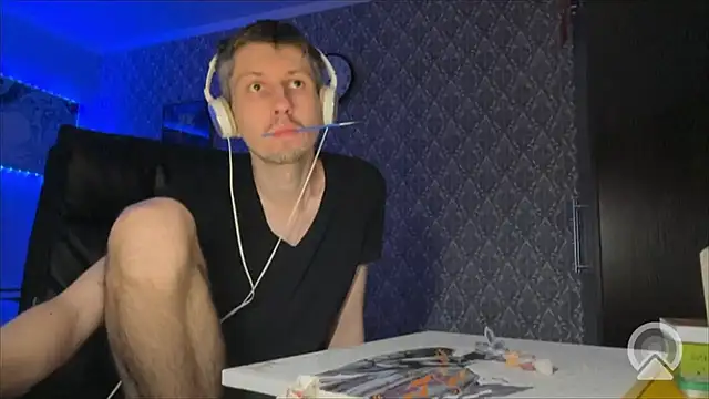 Aki-Laky online show from December 18, 8:37 pm