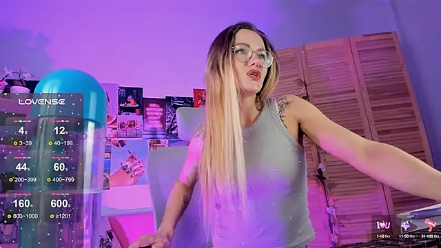 Snapshot of LadyIzabel chatting on January 17, 11:49 am LadyIzabel online show from January 17, 11:49 am