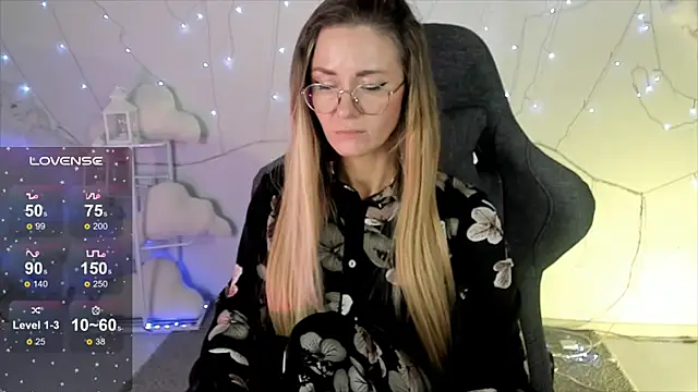 Snapshot of LadyIzabel chatting on February 3, 11:31 am LadyIzabel online show from February 3, 11:31 am