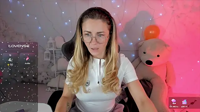 Snapshot of LadyIzabel chatting on February 15, 5:41 am LadyIzabel online show from February 15, 5:41 am