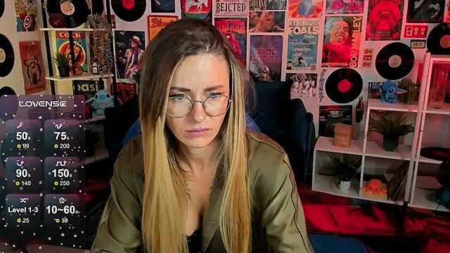 Snapshot of LadyIzabel chatting on February 19, 10:45 am LadyIzabel online show from February 19, 10:45 am