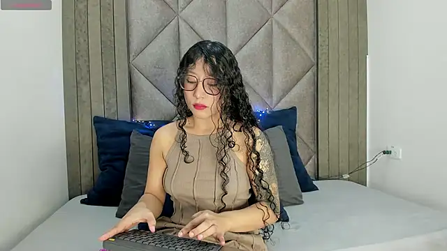 BriaConner  online show from February 13, 4:00 am