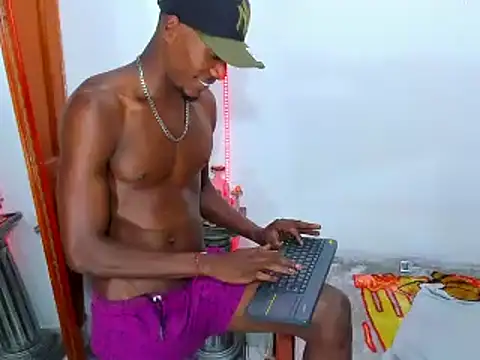 Snapshot of Darick_brown chatting on February 13, 11:58 pm Darick brown online show from February 13, 11:58 pm