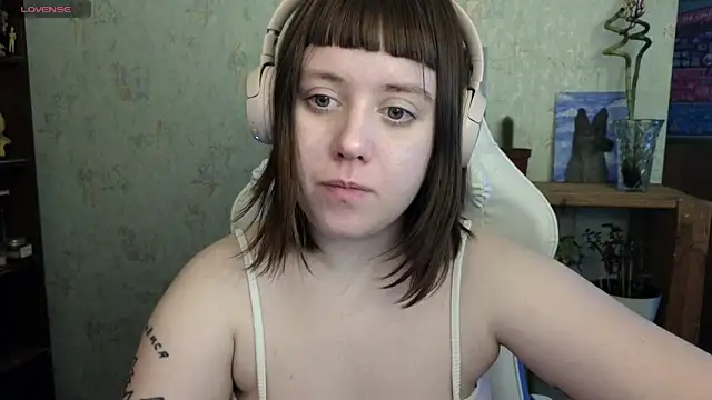 Snapshot of June_shy0 chatting on January 27, 8:29 am June shy0 online show from January 27, 8:29 am
