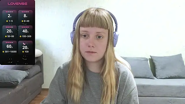 Snapshot of June_shy0 chatting on July 9, 7:12 am June shy0 online show from July 9, 7:12 am