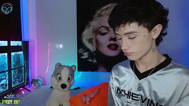 maxiy 001 online show from March 11, 5:05 am