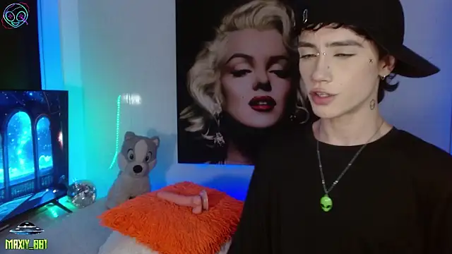 maxiy 001 online show from September 20, 3:40 am