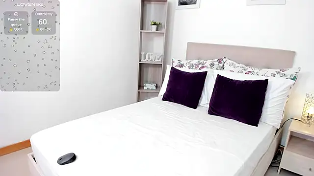 Snapshot of helen_kinett chatting on February 3, 10:21 pm helen kinett online show from February 3, 10:21 pm