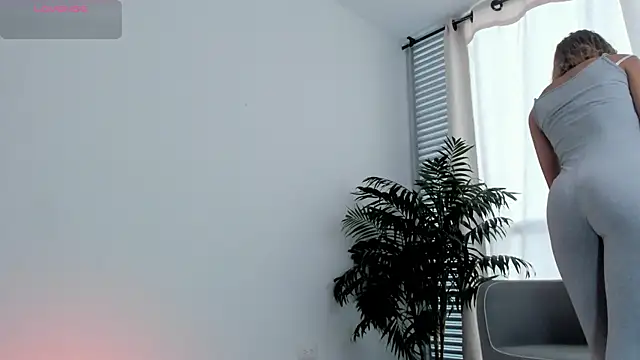 Snapshot of wendymoah chatting on January 8, 9:55 pm wendymoah online show from January 8, 9:55 pm