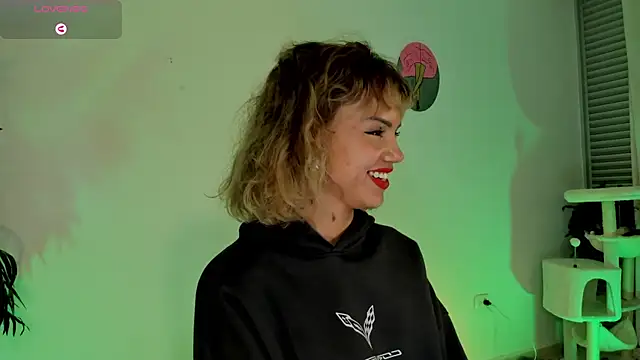 Snapshot of wendymoah chatting on February 24, 1:35 am wendymoah online show from February 24, 1:35 am