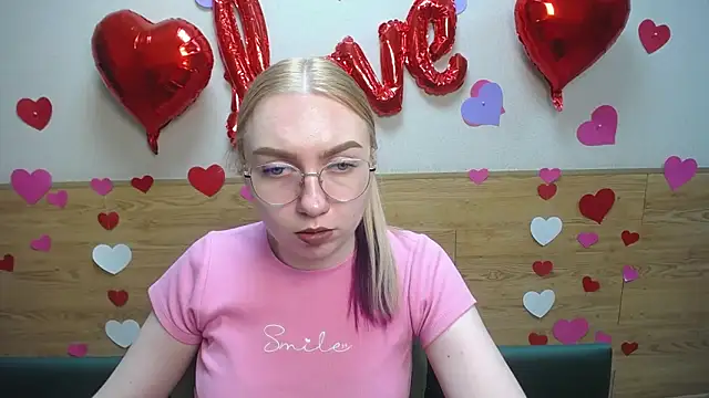 Snapshot of BeatriceFly chatting on February 18, 3:32 pm BeatriceFly online show from February 18, 3:32 pm