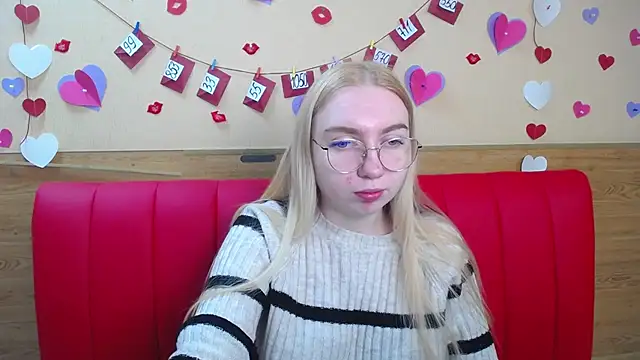 BeatriceFly online show from February 20, 12:15 pm