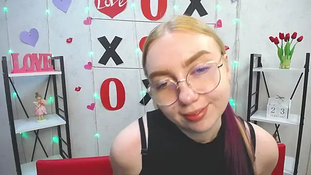 Snapshot of BeatriceFly chatting on February 23, 3:18 pm BeatriceFly online show from February 23, 3:18 pm