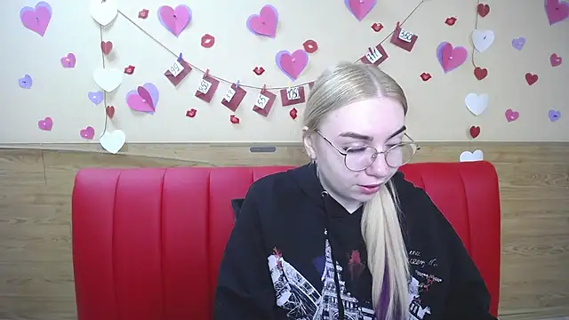 Snapshot of BeatriceFly chatting on March 1, 6:35 am BeatriceFly online show from March 1, 6:35 am