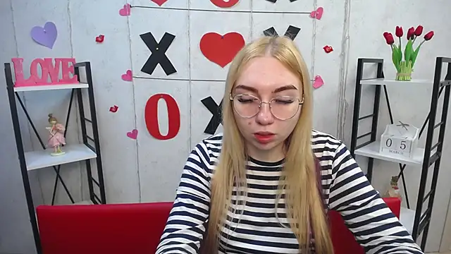 Snapshot of BeatriceFly chatting on March 5, 6:12 am BeatriceFly online show from March 5, 6:12 am