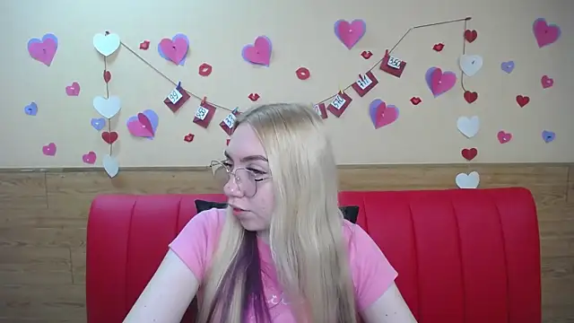 Snapshot of BeatriceFly chatting on March 13, 9:10 am BeatriceFly online show from March 13, 9:10 am