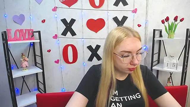 Snapshot of BeatriceFly chatting on March 15, 3:59 pm BeatriceFly online show from March 15, 3:59 pm