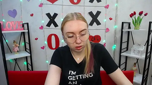 Snapshot of BeatriceFly chatting on March 23, 6:16 am BeatriceFly online show from March 23, 6:16 am