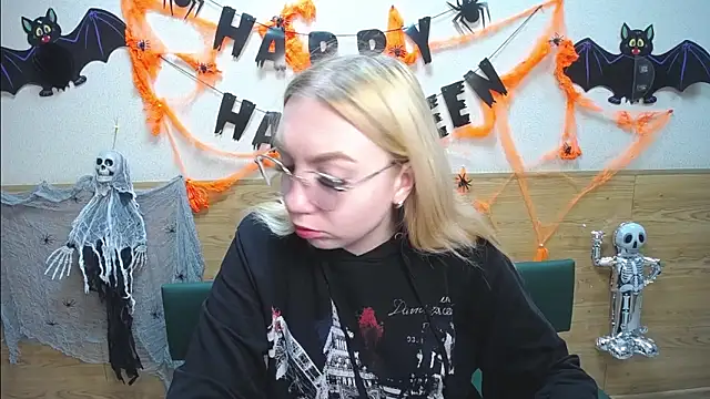 BeatriceFly online show from October 21, 12:50 pm