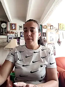 Snapshot of skayhot_ chatting on February 4, 1:38 pm skayhot online show from February 4, 1:38 pm