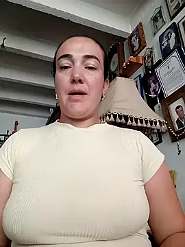 Snapshot of skayhot_ chatting on February 5, 1:33 pm skayhot online show from February 5, 1:33 pm