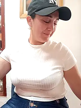 Snapshot of skayhot_ chatting on February 18, 4:16 pm skayhot online show from February 18, 4:16 pm