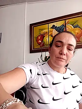 Snapshot of skayhot_ chatting on February 27, 4:43 pm skayhot online show from February 27, 4:43 pm