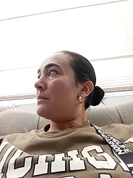 Snapshot of skayhot_ chatting on March 5, 4:24 pm skayhot online show from March 5, 4:24 pm