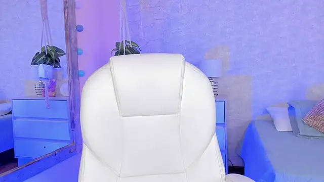 DahianaWalcott online show from February 13, 2:01 am