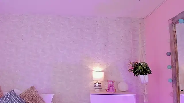 DahianaWalcott online show from February 28, 1:05 am