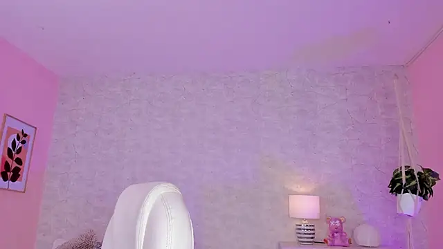 DahianaWalcott online show from March 5, 9:04 pm